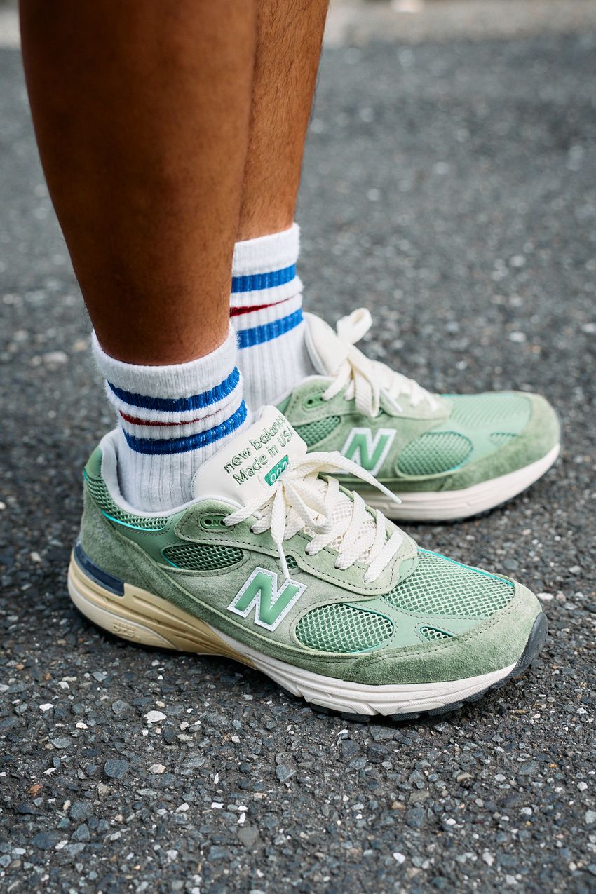 “色ありニューバランス”で夏の装いを華やかに！“脱・無難”に成功した洒落者たちをスナップ - 6枚目の画像