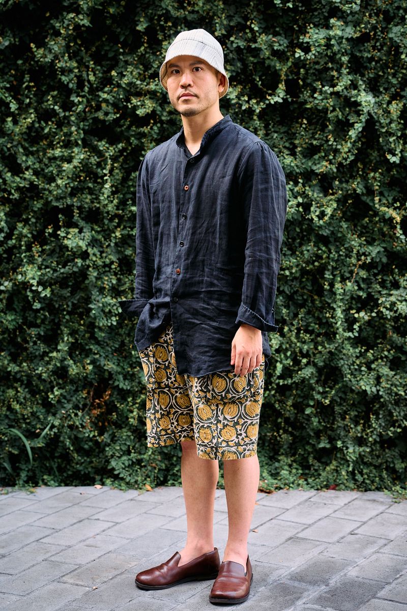 リネンシャツと総柄ショーツで夏も快適に 坊主