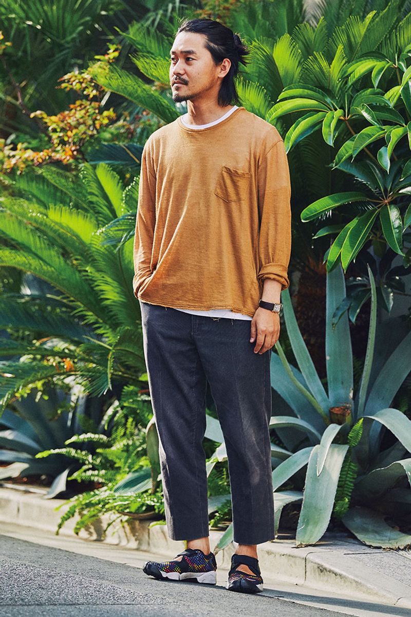 自然体な着こなしにカルティエを。アーバンな大人の袖捲り演出術 正親 普