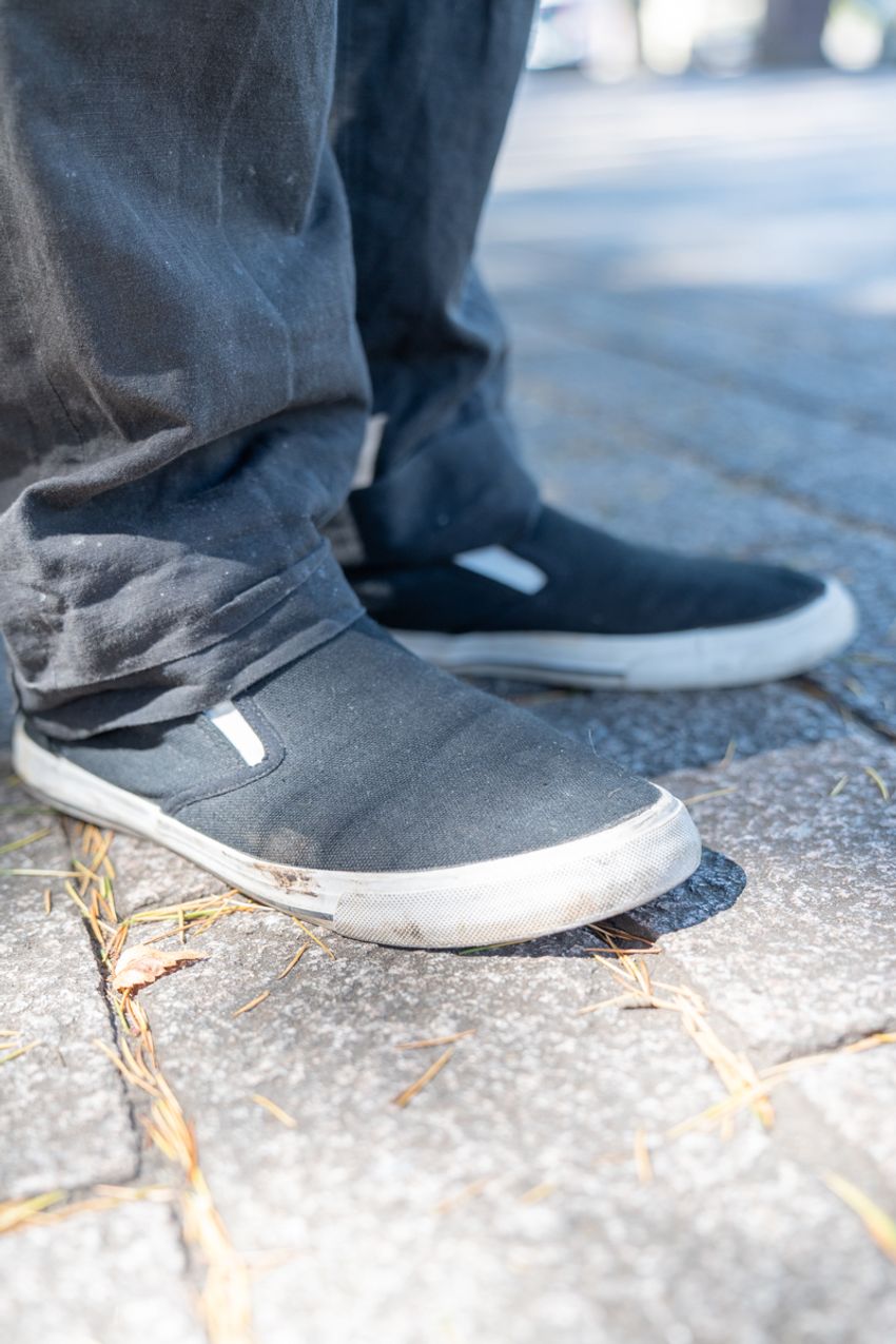 夏の“白シャツ活用術”をスナップで！大人の愛用ブランドはドリス、アーバンリサーチetc. - 8枚目の画像