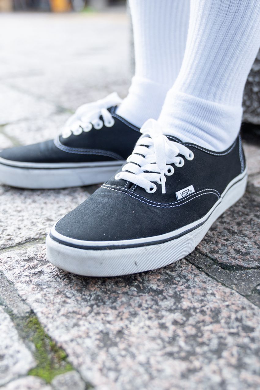 足元は黒のオーセンティックを選べば間違いなし！ヴァンズラバーたちのコーデ好例3選 - 5枚目の画像