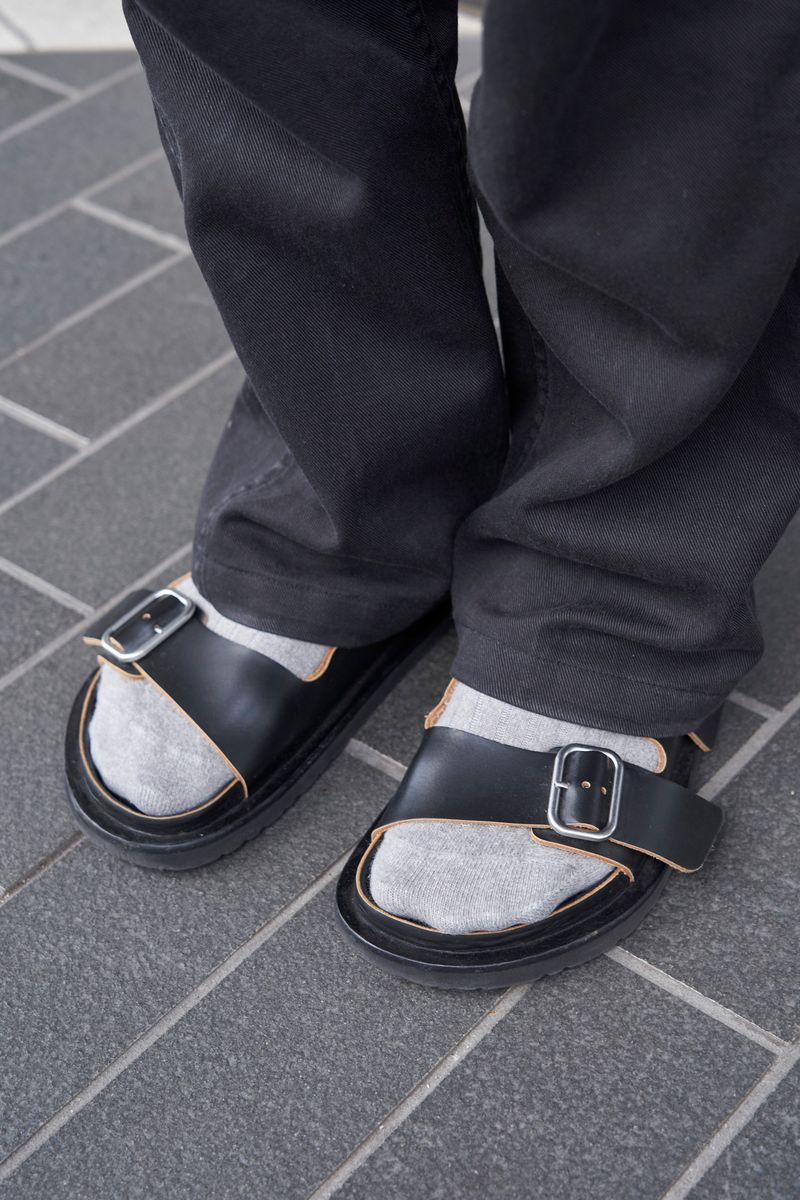 ヴィンテージアクセとTシャツのくすみ感が◎ バース 6枚目の写真