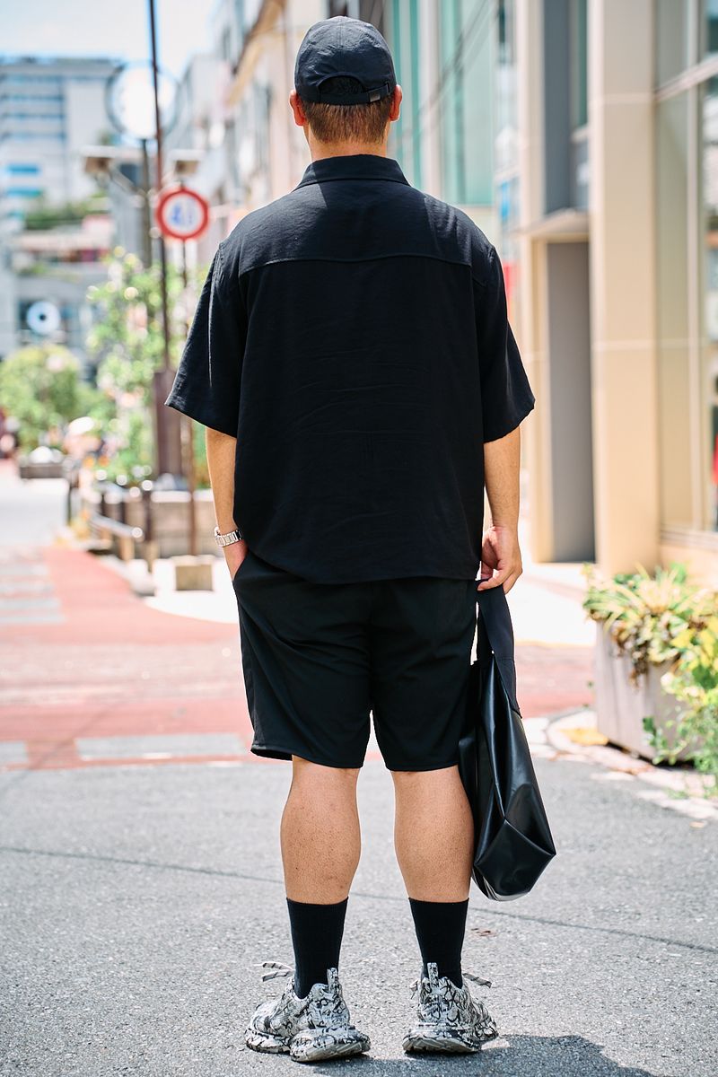 お気に入りの一足を引き立てるモノクロコーデ 篠崎健生 2枚目の写真