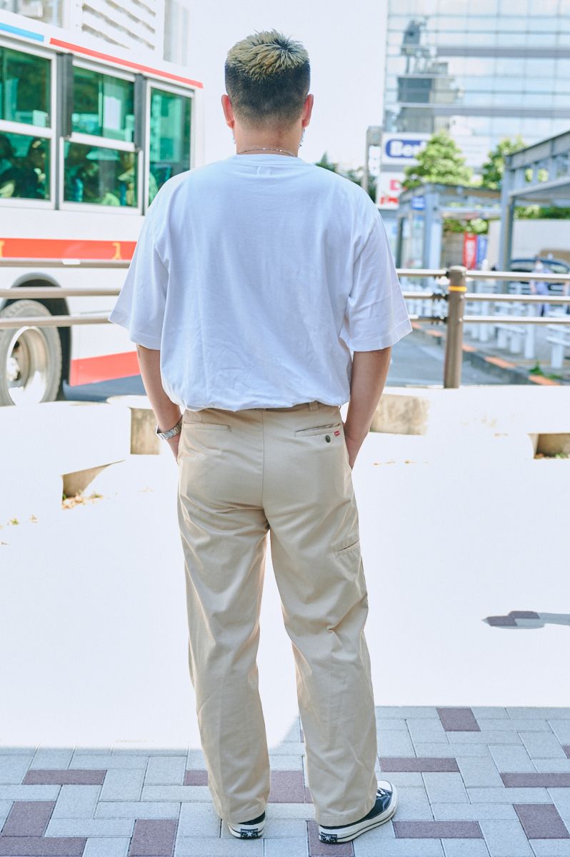 タックインで魅せる大人のシュプリームチノ Atsushi Kawashima 2枚目の写真