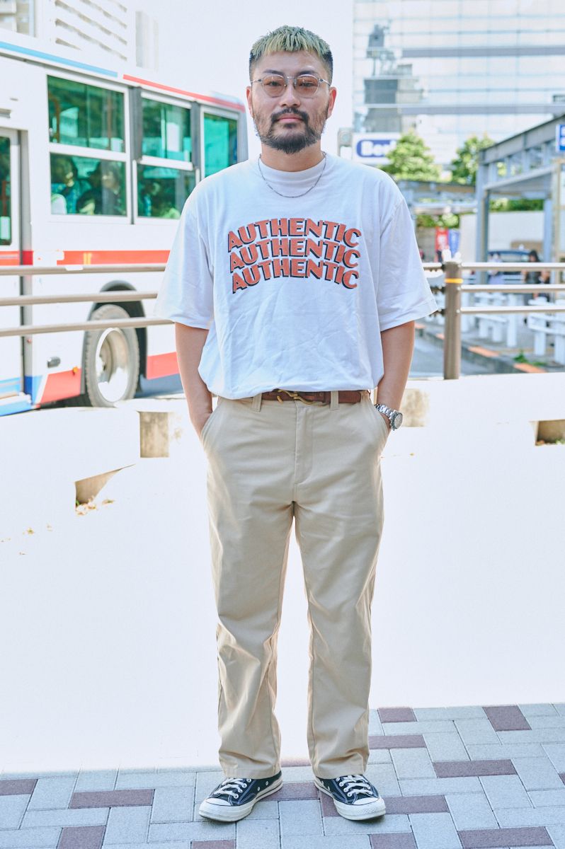 タックインで魅せる大人のシュプリームチノ Atsushi Kawashima