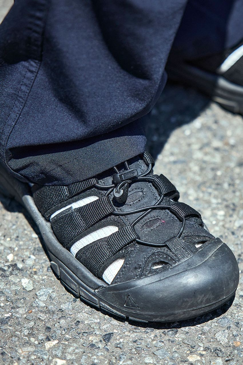 斜め掛けバッグは「ポーター」が支持率高し！洒落た人たちの愛用モデルを街頭調査 - 9枚目の画像