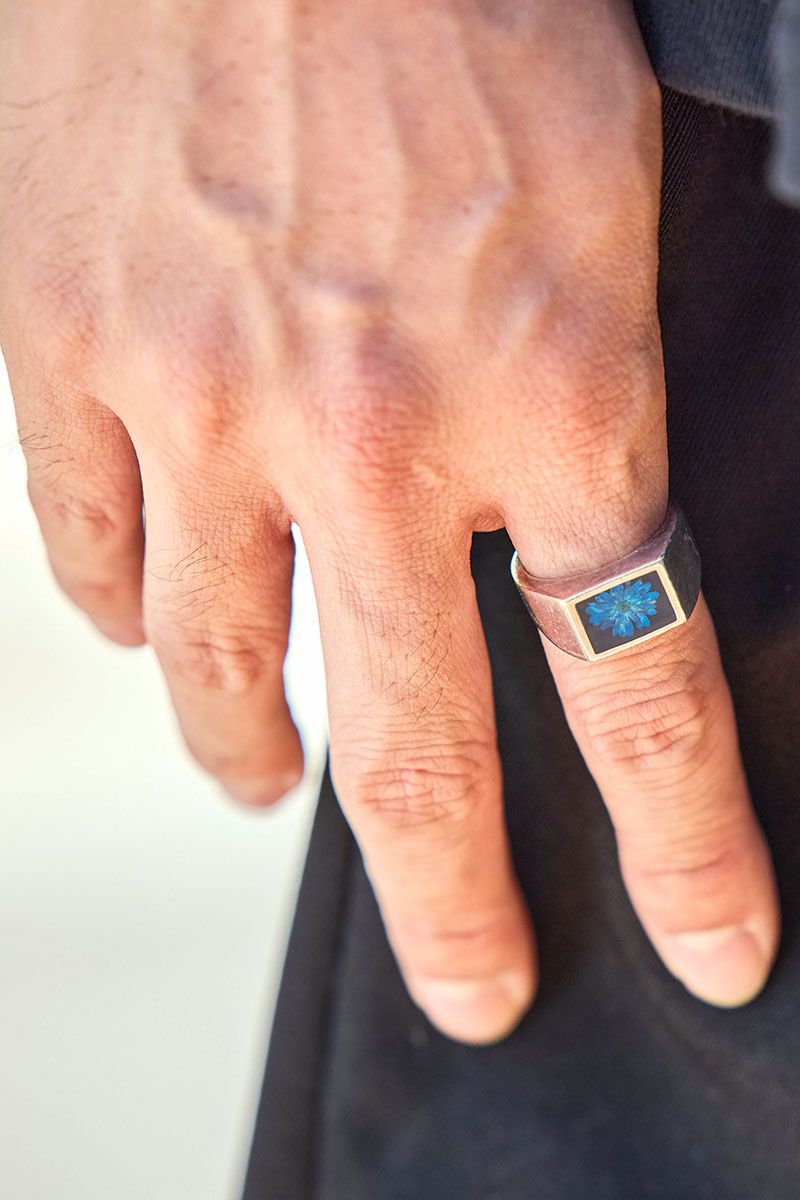 上下“ゆったりシルエット”でオールブラックコーデを今っぽく kazu 5枚目の写真