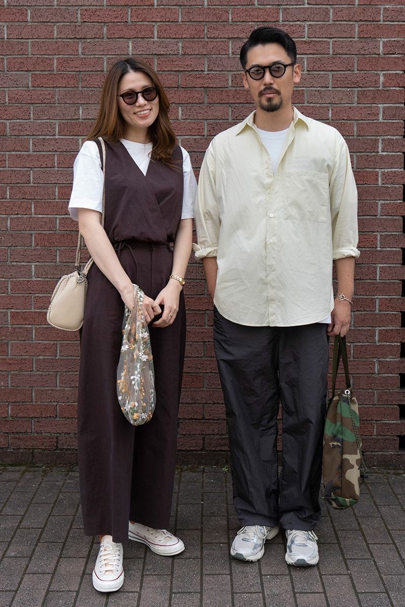 カモフラバッグで遊びゴコロを加えた淡イエローシャツスタイル 原崎