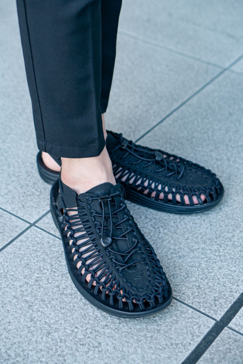 “サンダル以上スニーカー未満”なKEENのシューズはきれいめスタイルにも合う！街角の模範例3選 - 9枚目の画像