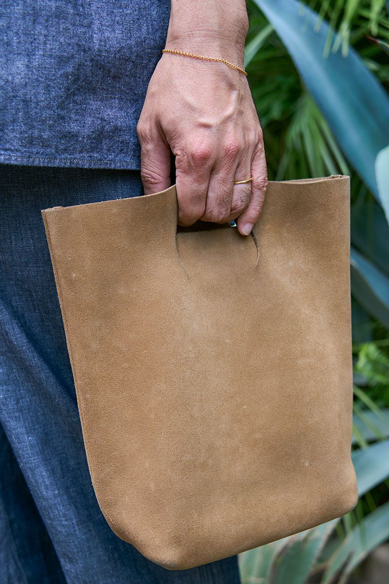 洗いざらしのシャツで抜けを作ったオールブルーコーデ 青木大三 4枚目の写真