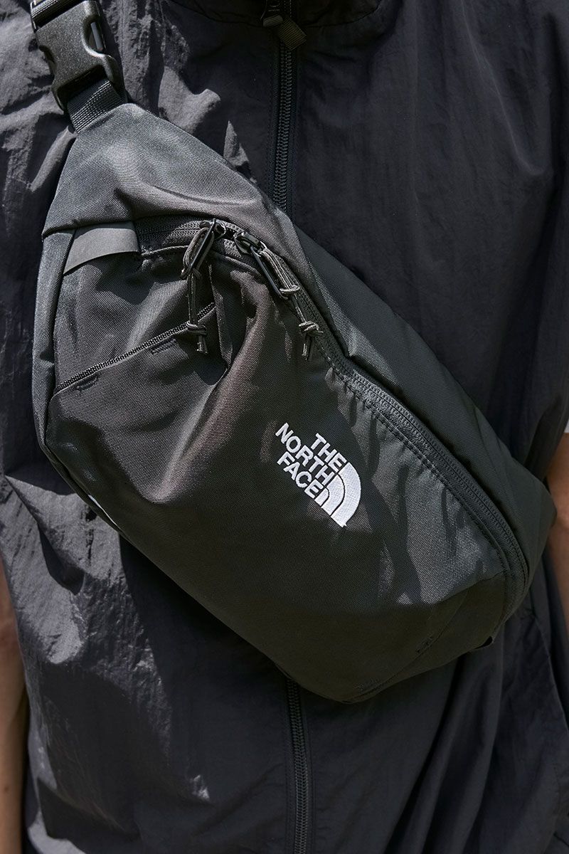 ナイロンベストにはアクティブな小物がベストマッチ 小川 直 6枚目の写真