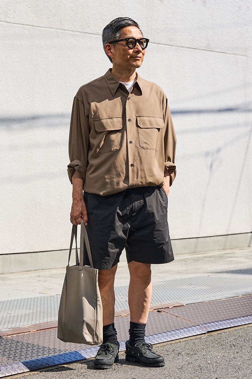 【50代】大人たちの「ショーツ＋シャツ」スタイル見本帳。ポイントは“シャツの着こなし”にあった！ - 4枚目の画像