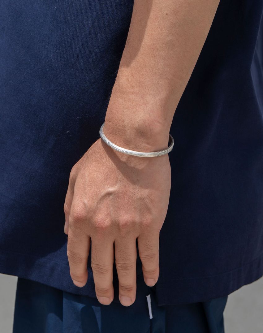 「ダブルタップス」の大人コーデ好例。用いたアイテムはシャツ、カーゴショーツそして…… - 11枚目の画像