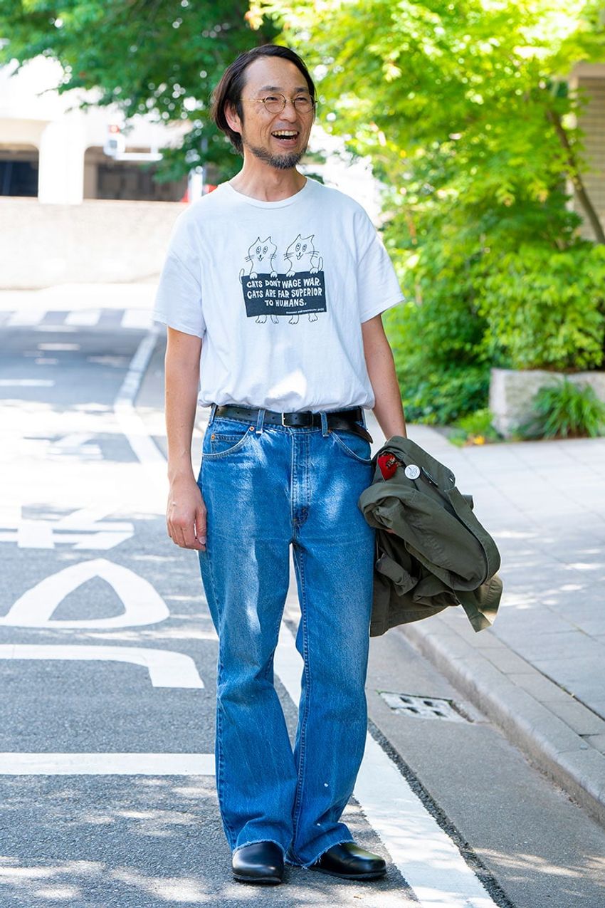 「白T×デニム」を“フツウ”に見せない！ 街の上級者の着こなしに学ぶテクニック - 3枚目の画像