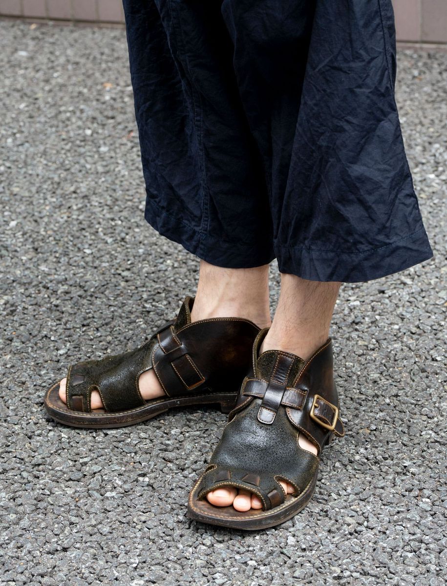 風になびく、オーベルジュのワントーン・ブラックコーデ 大八木正夫 3枚目の写真