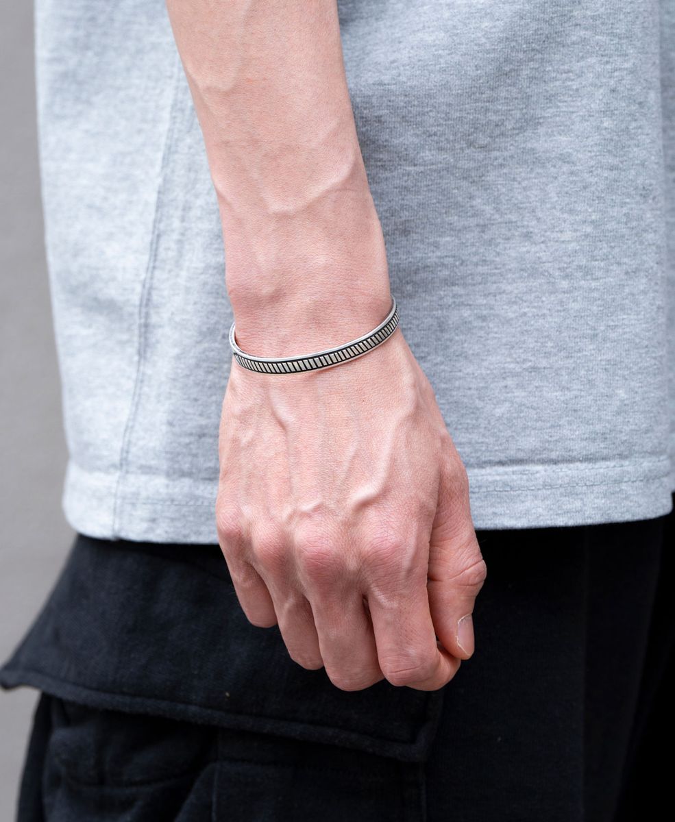 夏の軽装には面積が大きく、存在感のあるカーゴショーツを 松野大輔 2枚目の写真