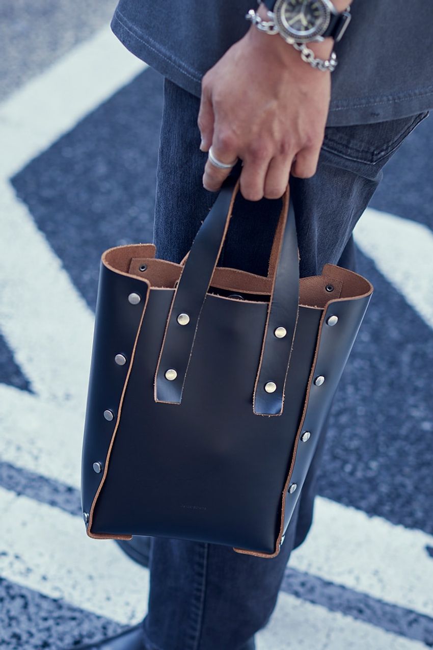 支持率高い大人なバッグといえば「エンダースキーマ」。人気モデルを街角でキャッチアップ - 5枚目の画像