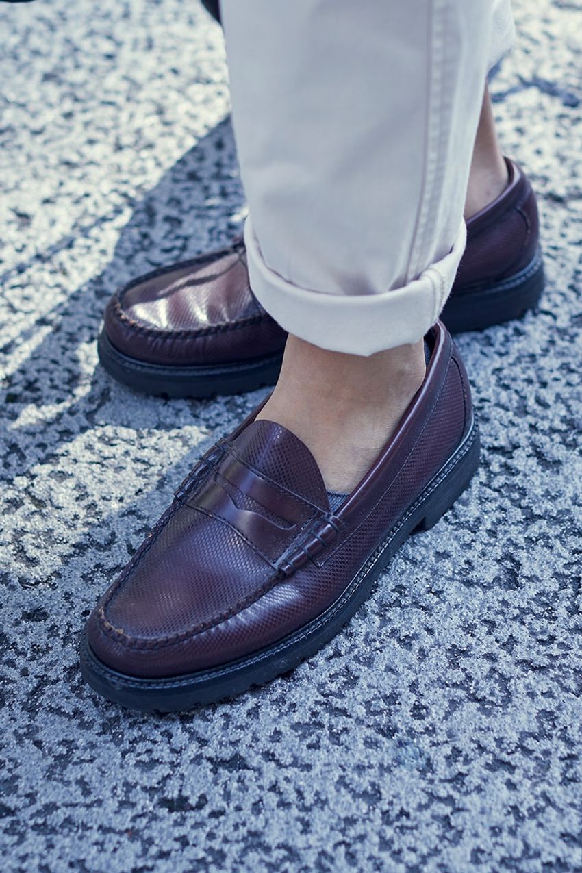 白・茶・緑……“インディゴじゃないほう”の「リーバイス」も超有能！お手本コーデをスナップで - 10枚目の画像