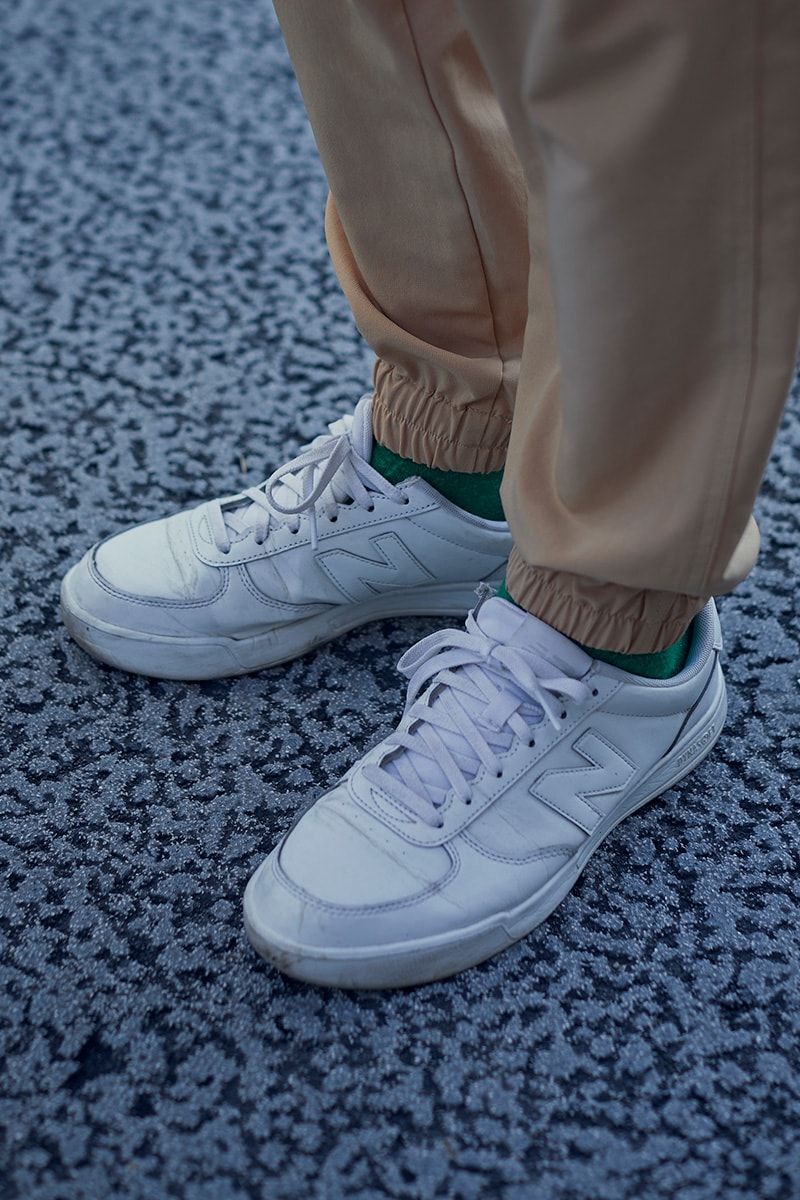 ホワイトのバケハ＆スニーカーでアクを抜いた技アリ柄シャツコーデ 松本由也 4枚目の写真