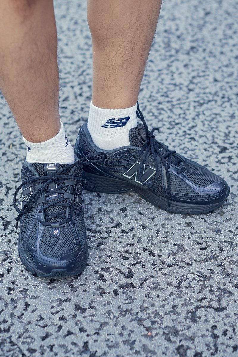 袖まくりでキレイめシャツを着崩したブルートーンスタイル 山中将史 4枚目の写真