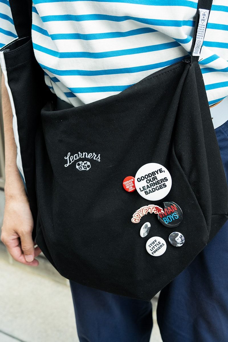 ボーダーT、チェック柄ソックス、缶バッジ。アクセント使いが巧みなファッション上級者 omi 3枚目の写真