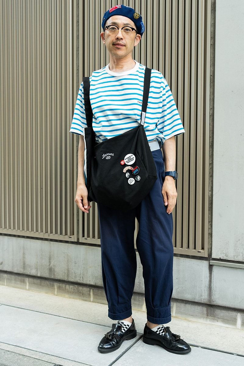 ボーダーT、チェック柄ソックス、缶バッジ。アクセント使いが巧みなファッション上級者 omi