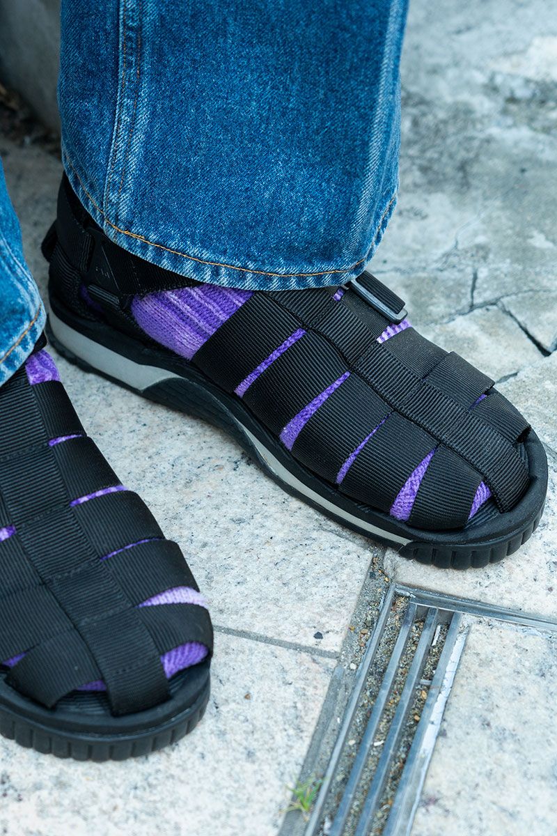 ブルーのヘアスタイルとデニムの色合わせにピンクのバッグを挿し色で投入 丹 大輔 4枚目の写真