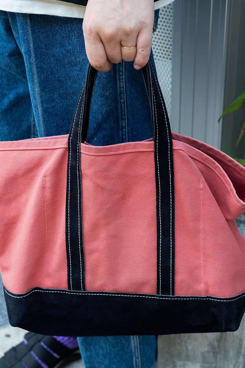 ブルーのヘアスタイルとデニムの色合わせにピンクのバッグを挿し色で投入 丹 大輔 5枚目の写真