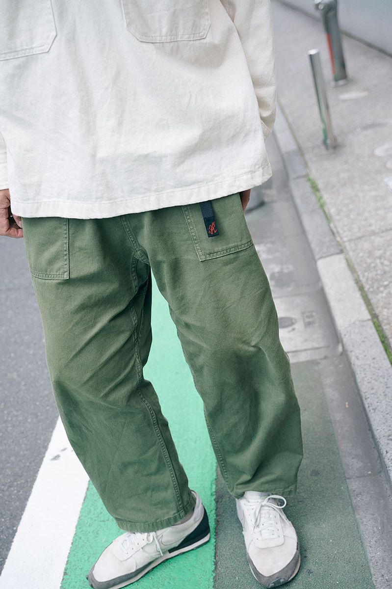 シンプルながら目を引くカーキパンツコーデ shun 5枚目の写真