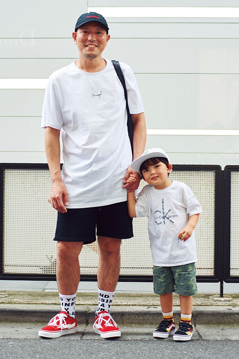 ロングシャツをタイトに着こなす。足元の”遊び”で絶妙なバランスに 小泉幸太郎