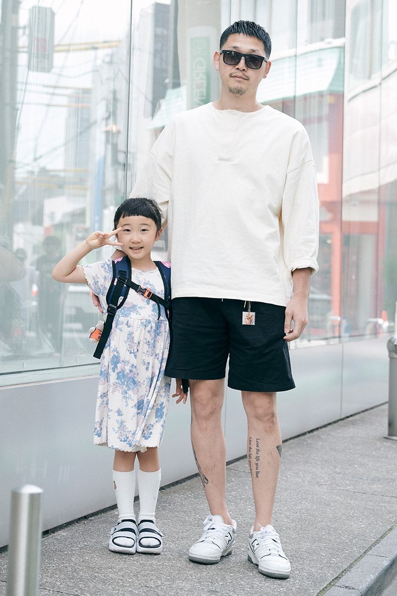 真っ白なスニーカー&ヘンリーネックで清潔感を意識 橋本尚明 2枚目の写真