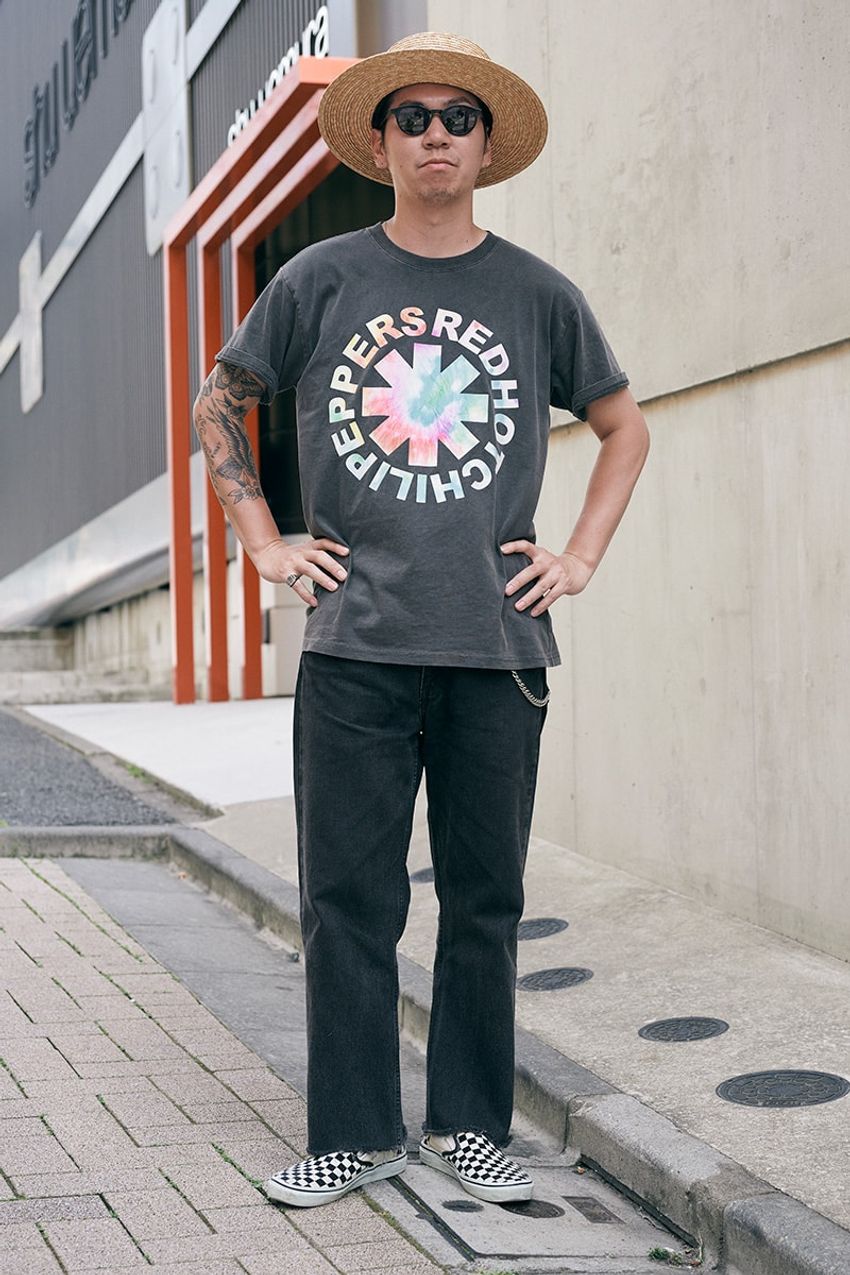 【レッチリ、ストーンズ、ニルヴァーナ..】”あのバンドT”、街の大人たちはどう着こなしてる？ - 4枚目の画像