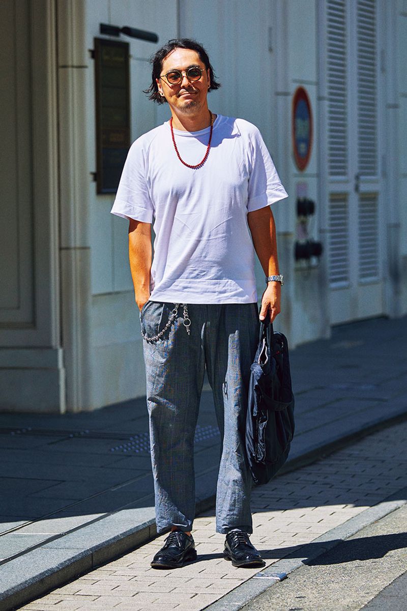 無地Tにデニムで決める。シンプルでかっこいい代表例 中谷泰志