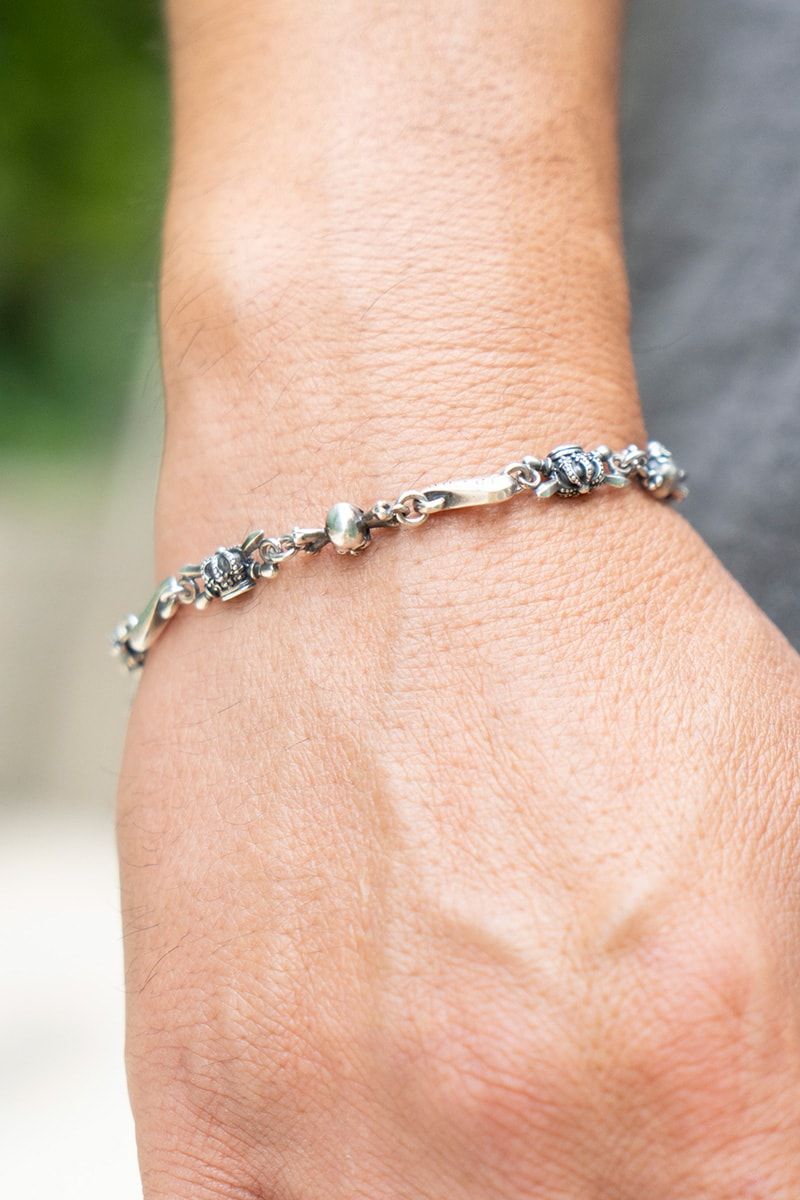 巨匠の世界観を凝縮したアイコニックなグラフィックTコーデ 上甲直人 4枚目の写真