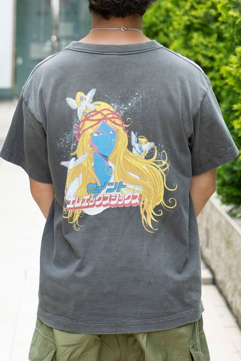 巨匠の世界観を凝縮したアイコニックなグラフィックTコーデ 上甲直人 3枚目の写真