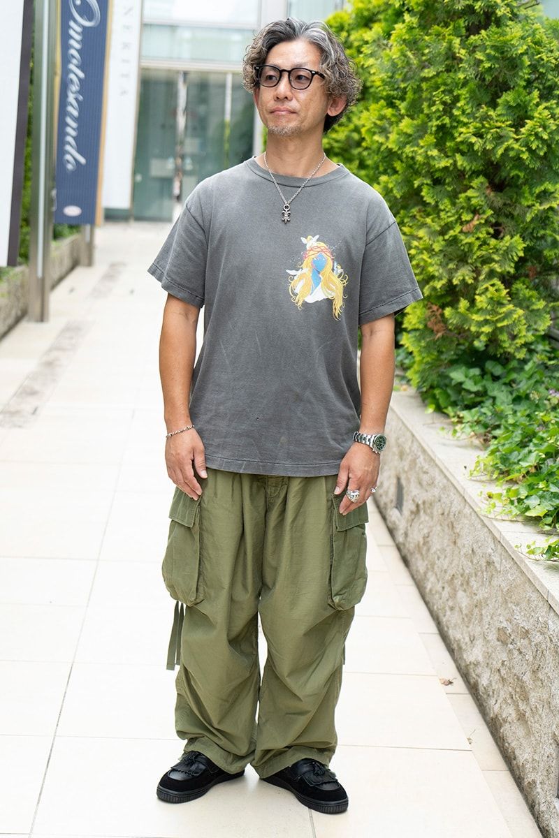 巨匠の世界観を凝縮したアイコニックなグラフィックTコーデ 上甲直人