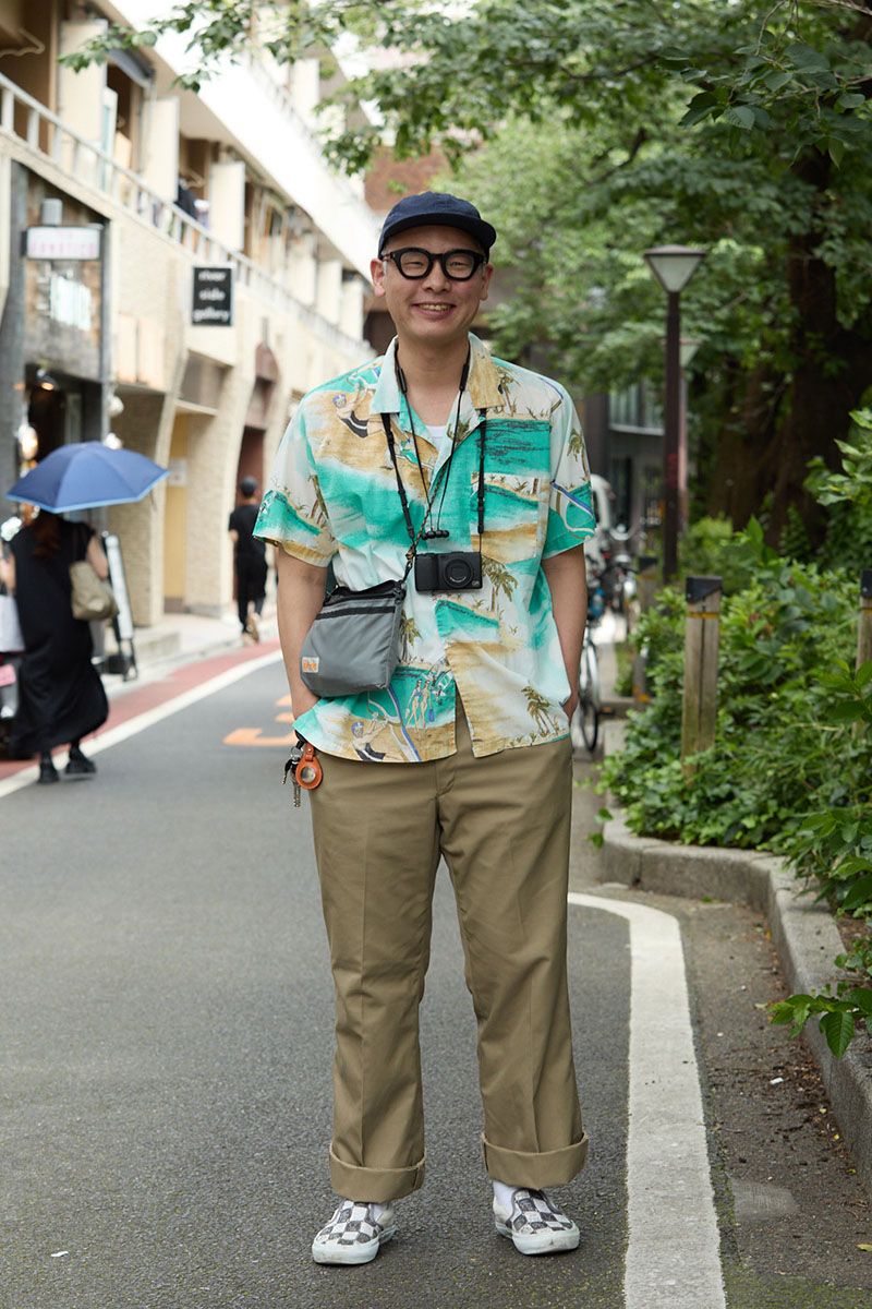 巧みな小物使いで絶妙なトータルバランスに仕上げた柄シャツコーデ 遠藤勇光