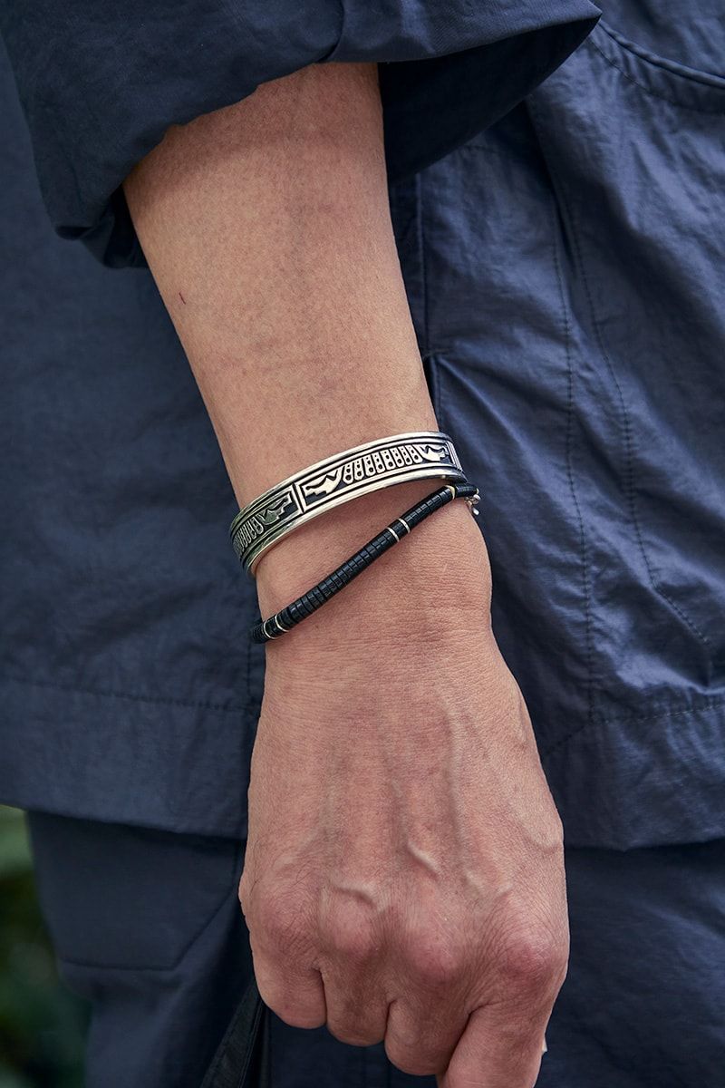 チャイナシャツの意匠を取り込む個性派シャツで作るセットアップコーデ 松下和正 3枚目の写真