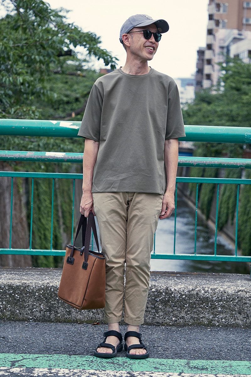 「浅めキャップ」でサラリとキメた爽やかアースカラースタイル 荒木 治