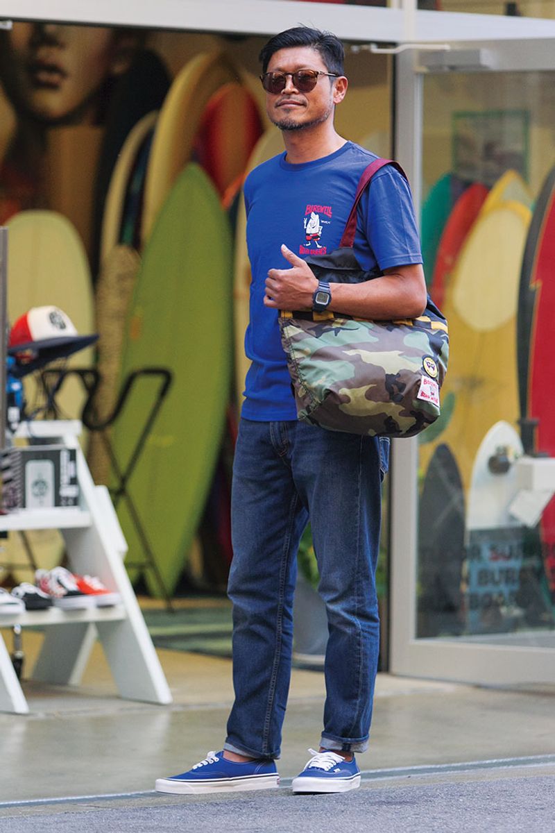 夏の男と一目でわかる。青×カモ柄って合うんだね 島谷裕樹