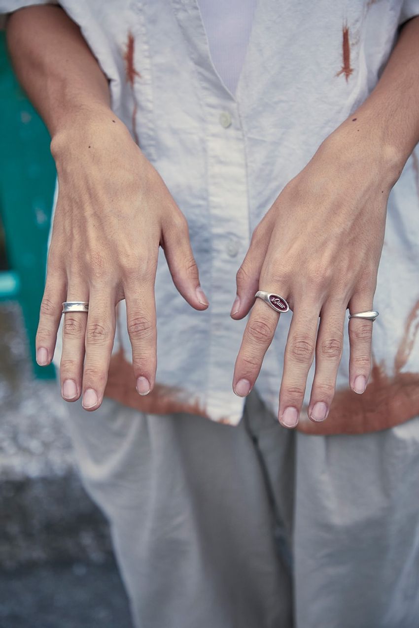 レザーサンダルは“ブラウン系“が今の気分！ 夏の装いを穏やか＆上品に仕上げた3人 - 4枚目の画像