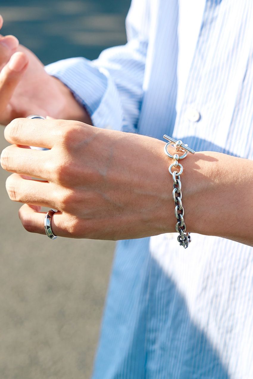 “真っ黒サンダル”は夏の大人の必須アイテム！洒落者たちの推薦ブランドとコーデ術を解説 - 12枚目の画像