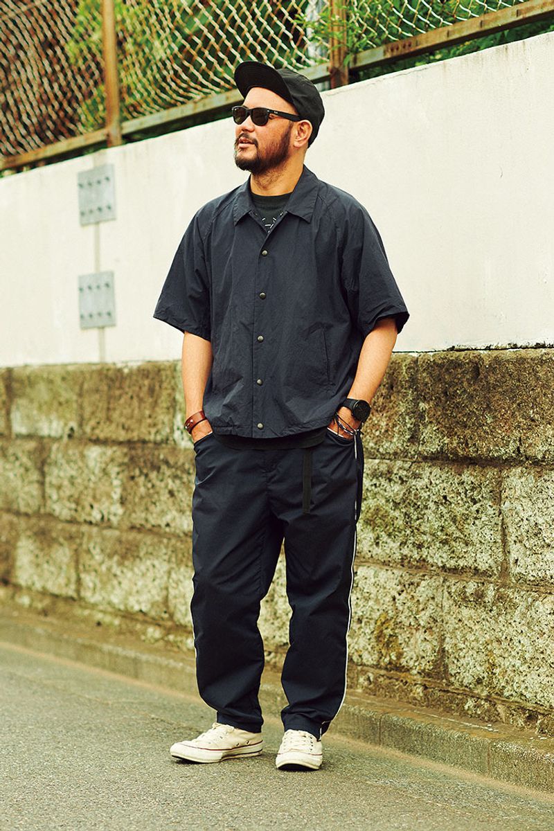 全身黒？ いや足元に「白」。かっこいいとしか言えない！ 「F/CE.」クリエイティブ・ディレクター山根敏史