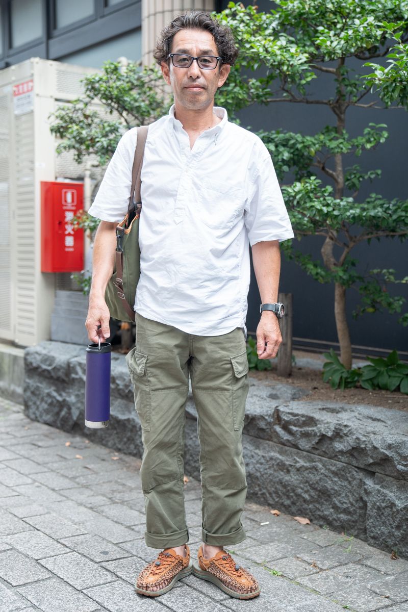 無印シャツ×キーンサンダルの優れた機能美 相馬英洋