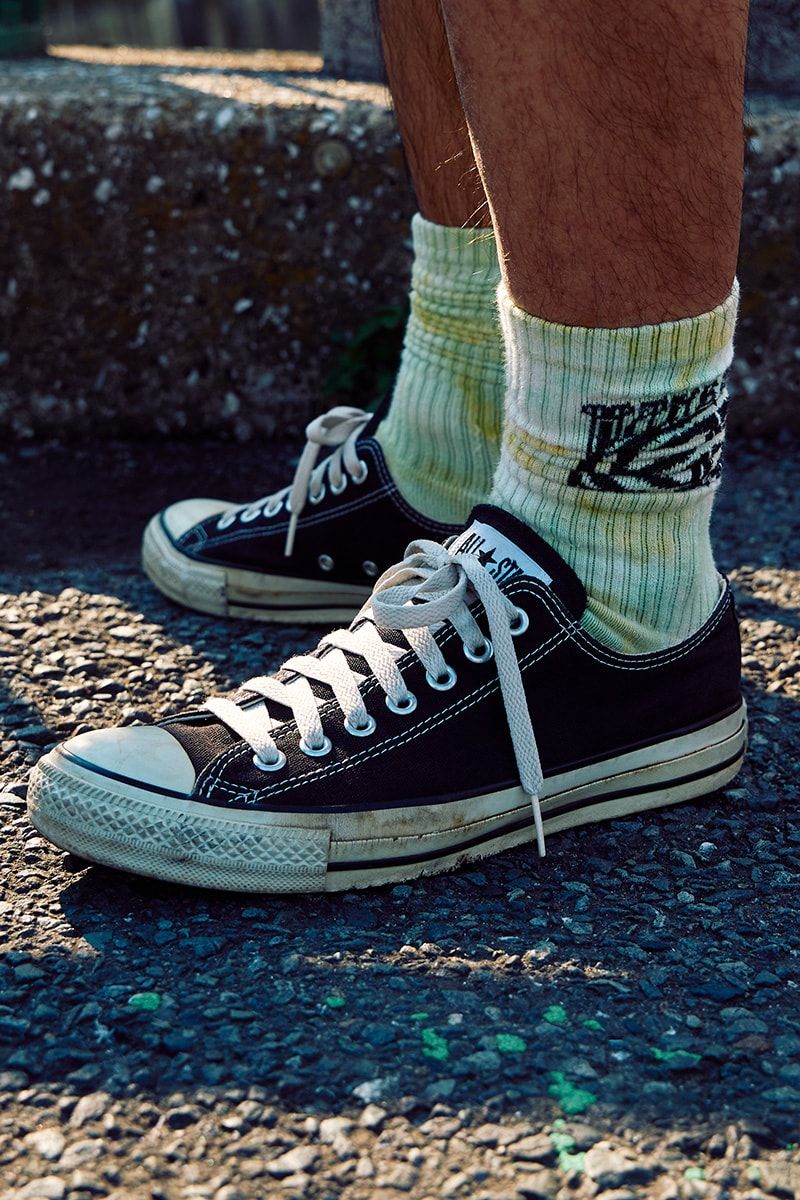 淡い“タイダイ”ソックスでモノトーンスタイルに遊びゴコロを 植松富志男 3枚目の写真