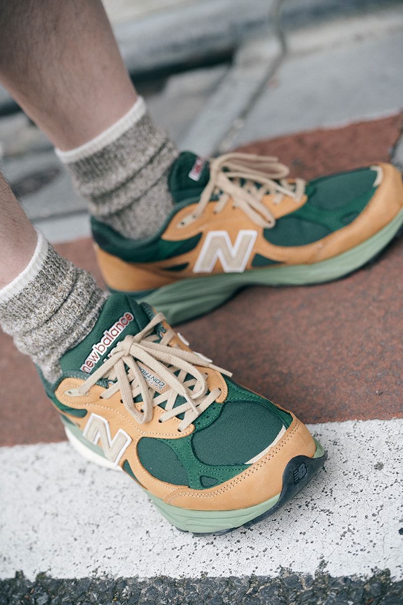 ブラウン系ストライプシャツにデニムショーツ、スニーカーとバッグは色合わせで コンドウ 6枚目の写真