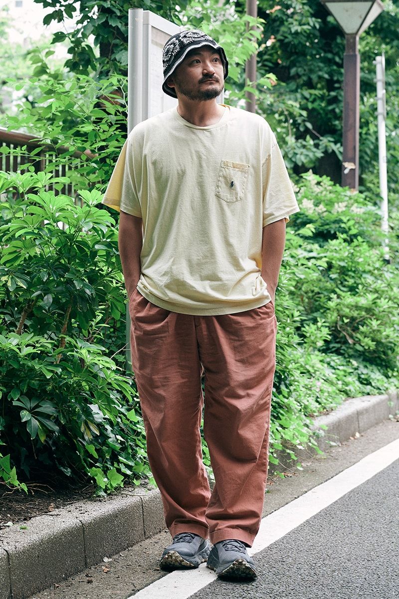 古着ならではのフェードしたペールトーンで、上下の色みをまとまり良く 寺坂晃佳