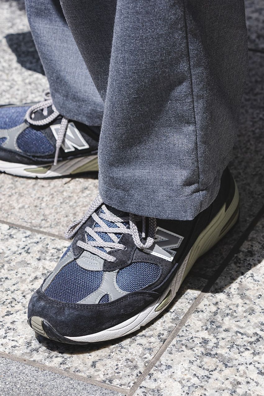 “白T”オンリーでこなれた着こなしを街角スナップ！ポイントはトレンドパンツ、小物使いetc. - 7枚目の画像