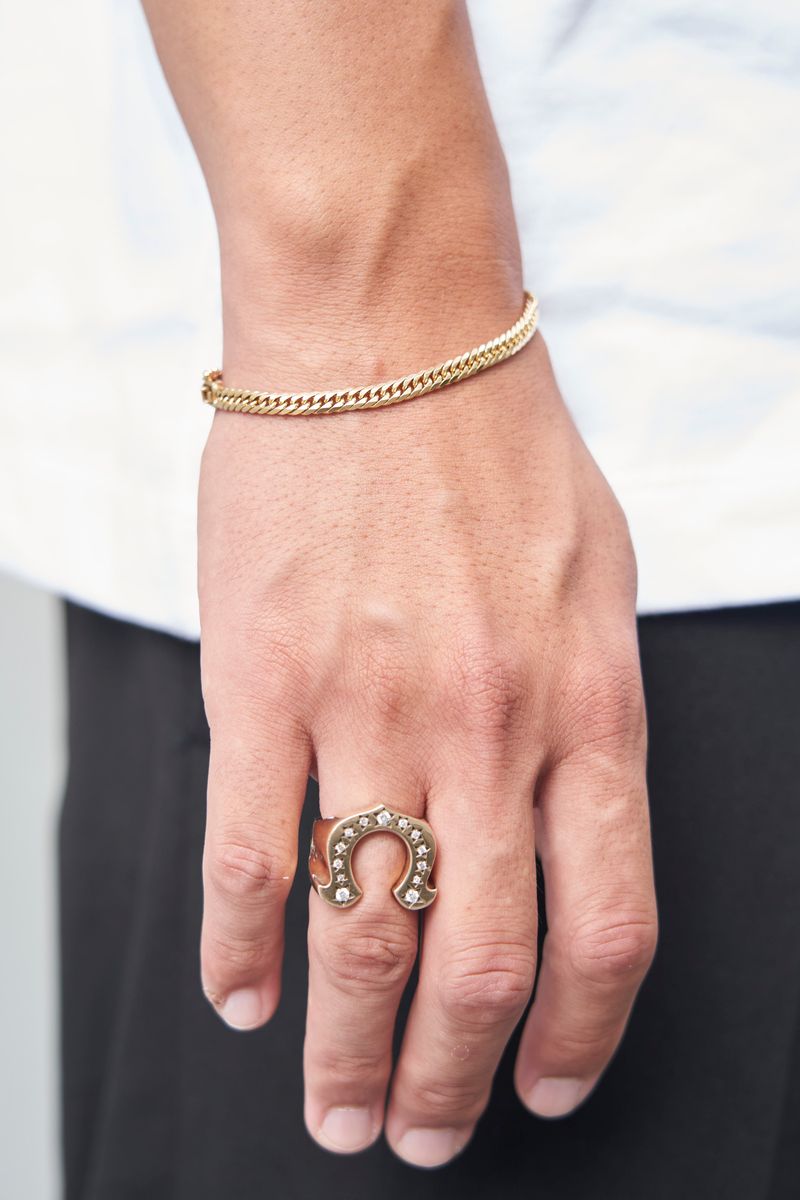 柄シャツ推しが白を着る日、アクセが際立つ S 7枚目の写真