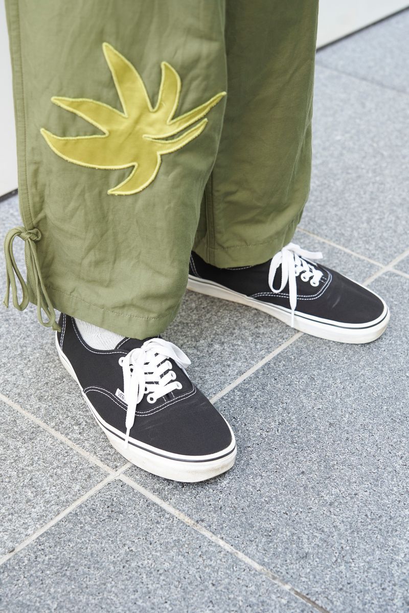 バッグのデザインが白T＆パンツとリンク いいじま 5枚目の写真